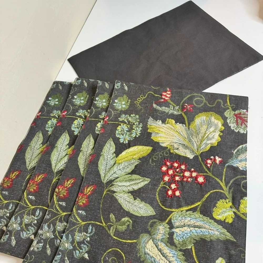 Set of 5 embroidered placemats